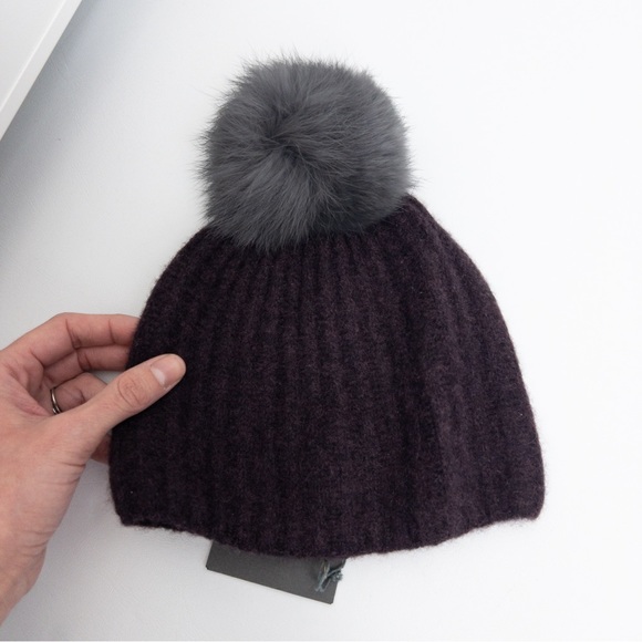 RH . RESTORATION HARDWARE . Ribbed Cashmere Beanie with Fur Pom-Pom - Picture 5 of 7